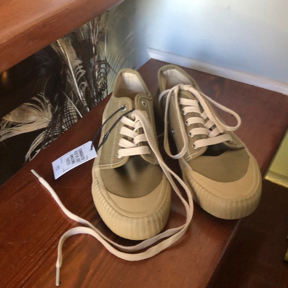 Guffy canvas tennis shoes